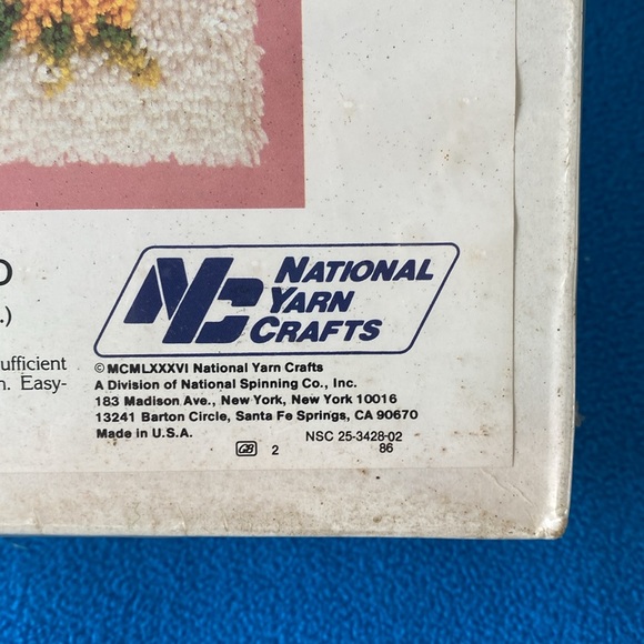 Latch Hook Kit “Floral Cameo” 20 x 27” Vintage NWT - Picture 5 of 5